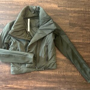 🩶 Lululemon Cropped 🫒 Green Jacket 🩶